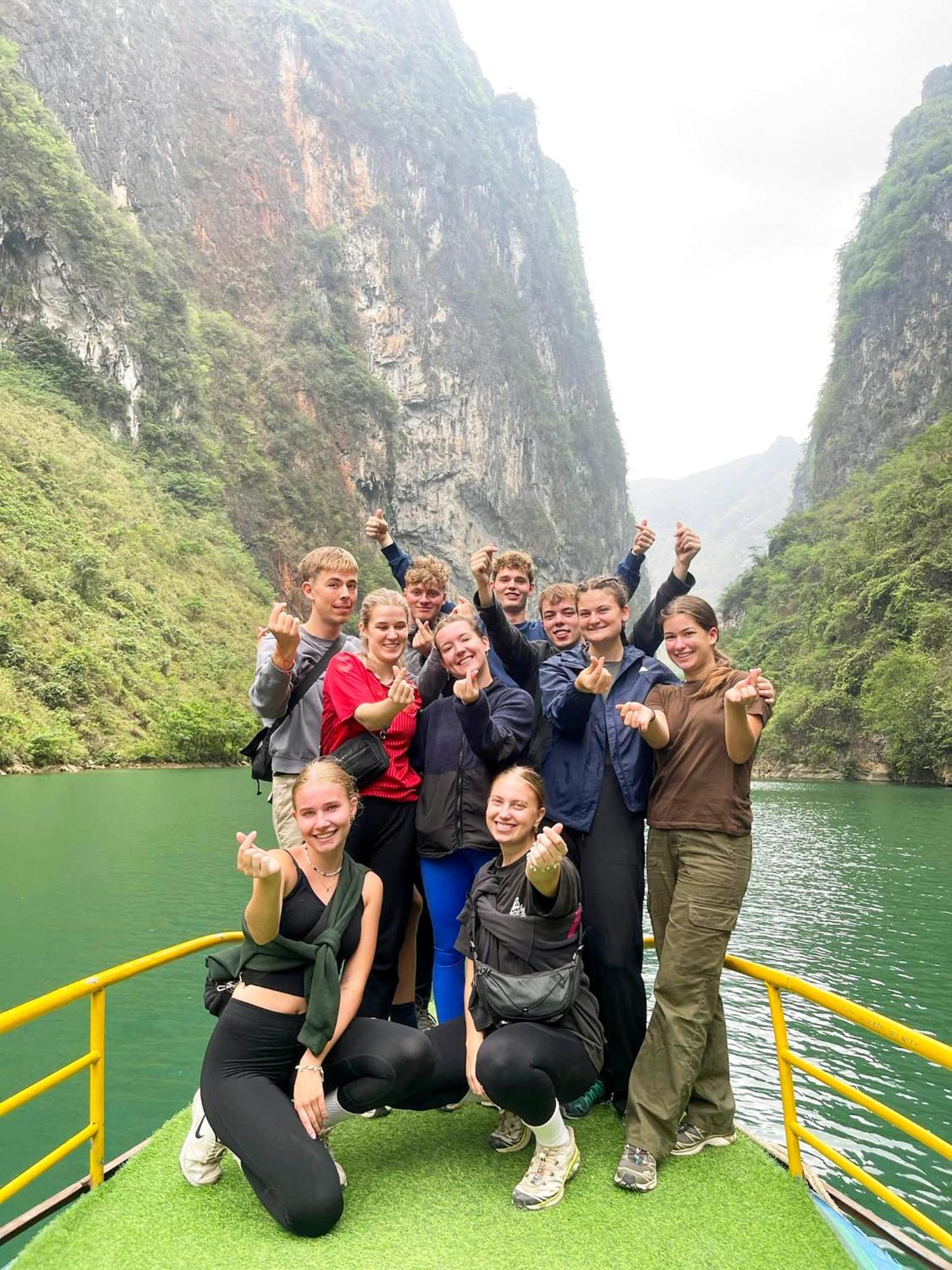 Lazy Cat Homestay - Motorbikes Rental & Tours Ha Giang Buitenkant foto